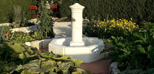 fontaine_meridionale_avec_robinets_tete_de_dragon_vrm7te