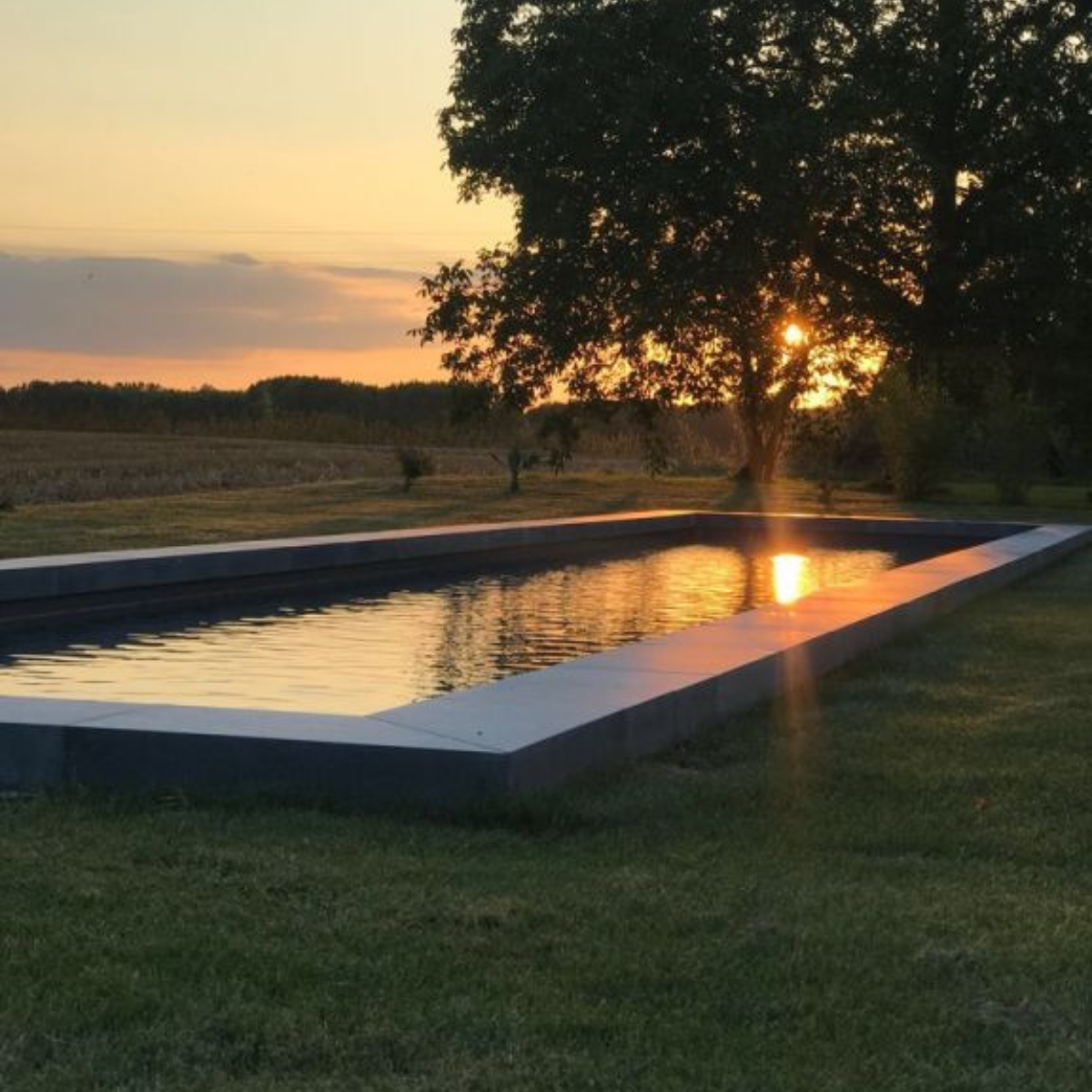 Quel est le meilleur revêtement autour d'une piscine ?