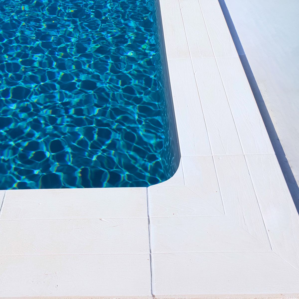 Comment changer ses margelles de piscine ?