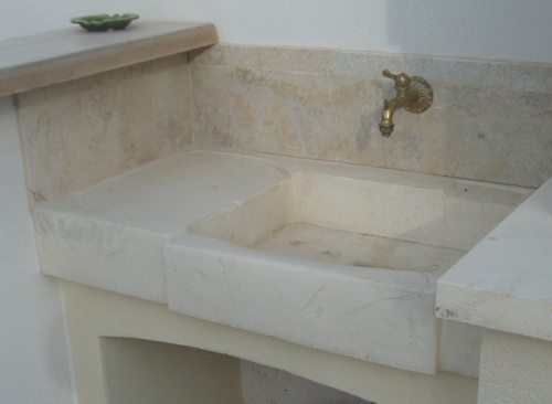 evier_avec_egouttoir_arezzo_pierre_reconstituee_ivoire_blanc_casse_cuisine_interieur_exterieur_evier_de_cuisine_arezzo_avec_egouttoir_en_pierre_reconstituee