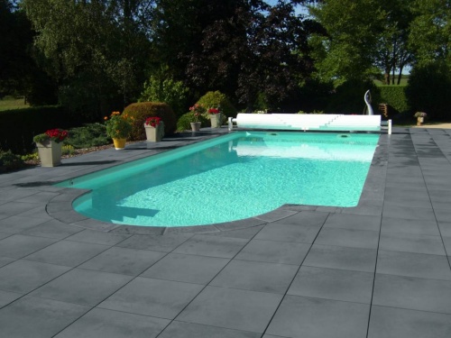 roc-de-france-pierre-reconsitutuee-calepinage-margelle-de-piscine_margelles_vendee_ton_gris_1664563599_691912530