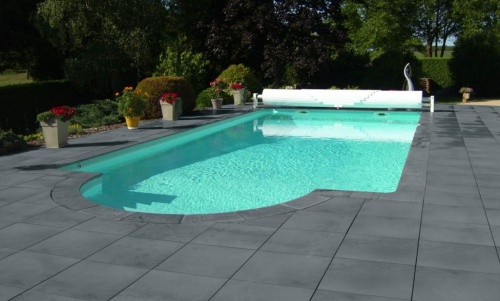 roc-de-france-pierre-reconstituee-ambiance-margelle-piscine-dallage-vendee-ivoire-blanc_margelles_de_piscine_et_dallage_vendee_ton_ivoire_en__2_1775620555