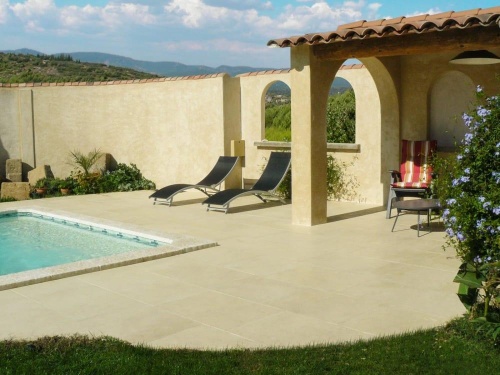 roc-de-france-pierre-reconstituee-ambiance-margelle-piscine-dallage-vendee-pierre_hl1hir_1581844662